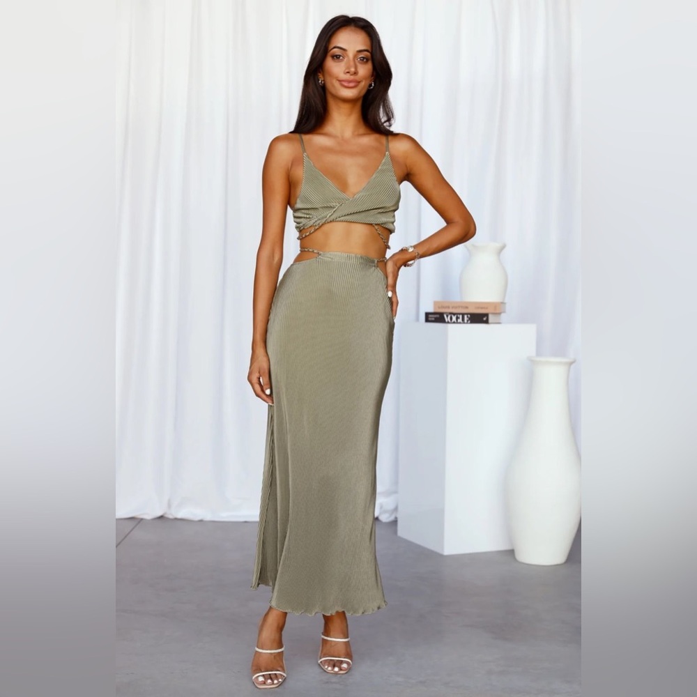 Elegant Olive Green Women's Skirt and Top Set